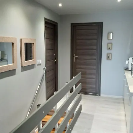 Wiejska 126 *